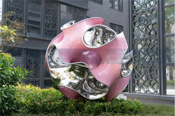 Painted Stainless Hlau Pob Sculpture